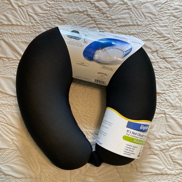 ☘️NWT! Cloudz Soft Travel Pillow☘️ - Picture 2 of 3